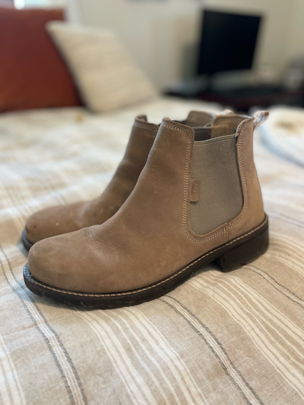 KEEN Women's Oregon City Chelsea Boots, color Gaucho/Toasted Coconut.
Size 8.5